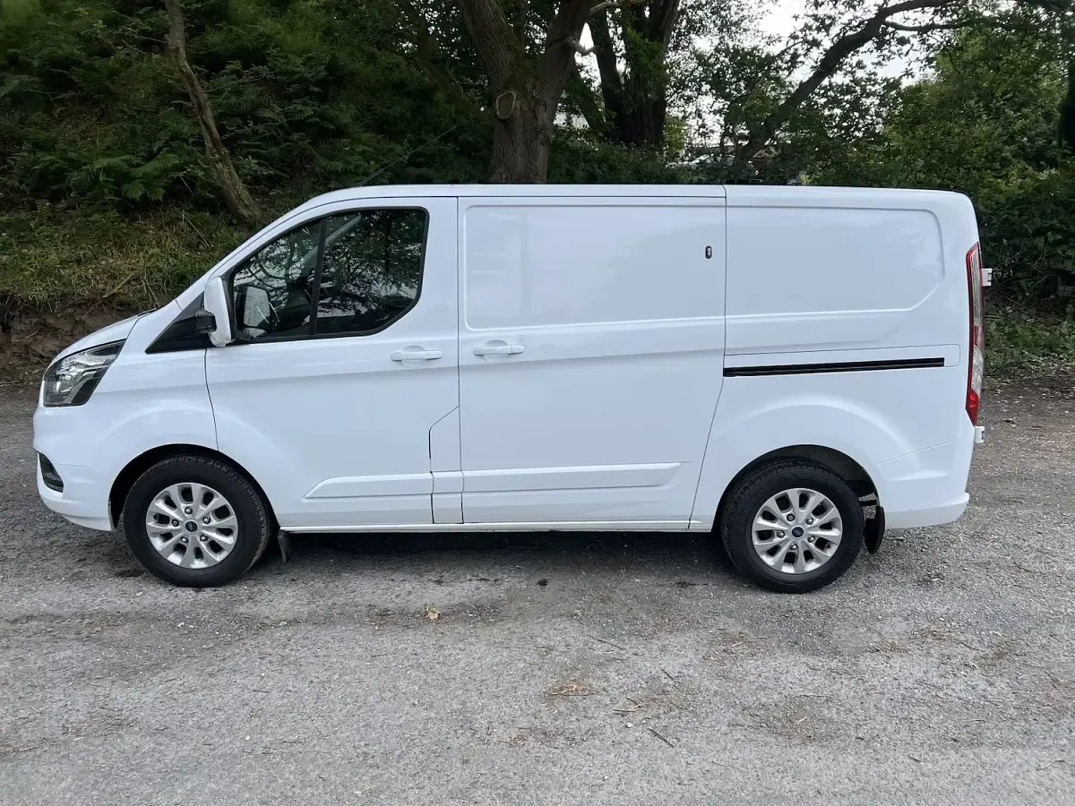 Used Ford Transit Custom Limited 130 HP (95 kW) 2021 White Van