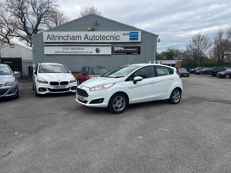 Used Ford Fiesta Zetec 82 HP (60 kW) 2013 White Hatchback