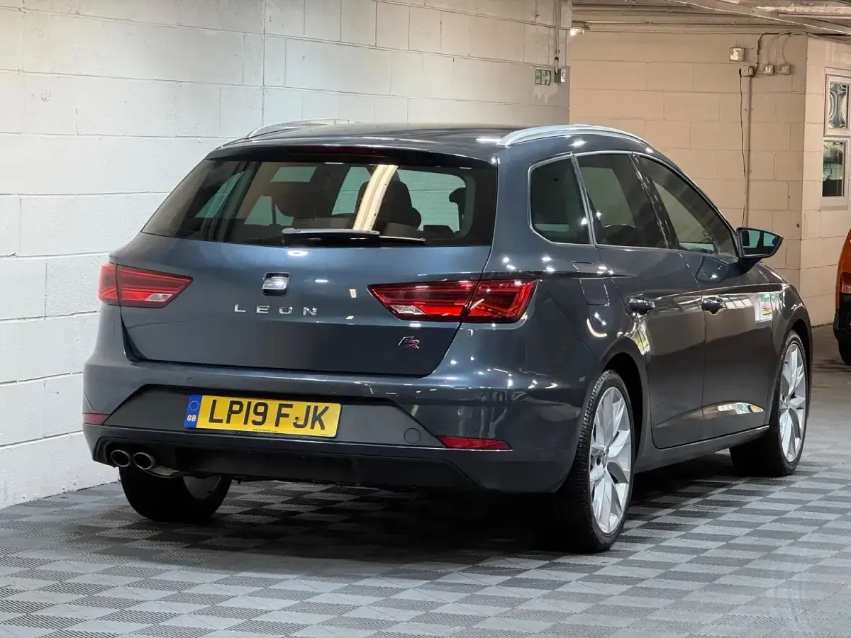 Usata Seat Leon FR Sport 150 CV (110 kW) 2019 Grigio Station wagon