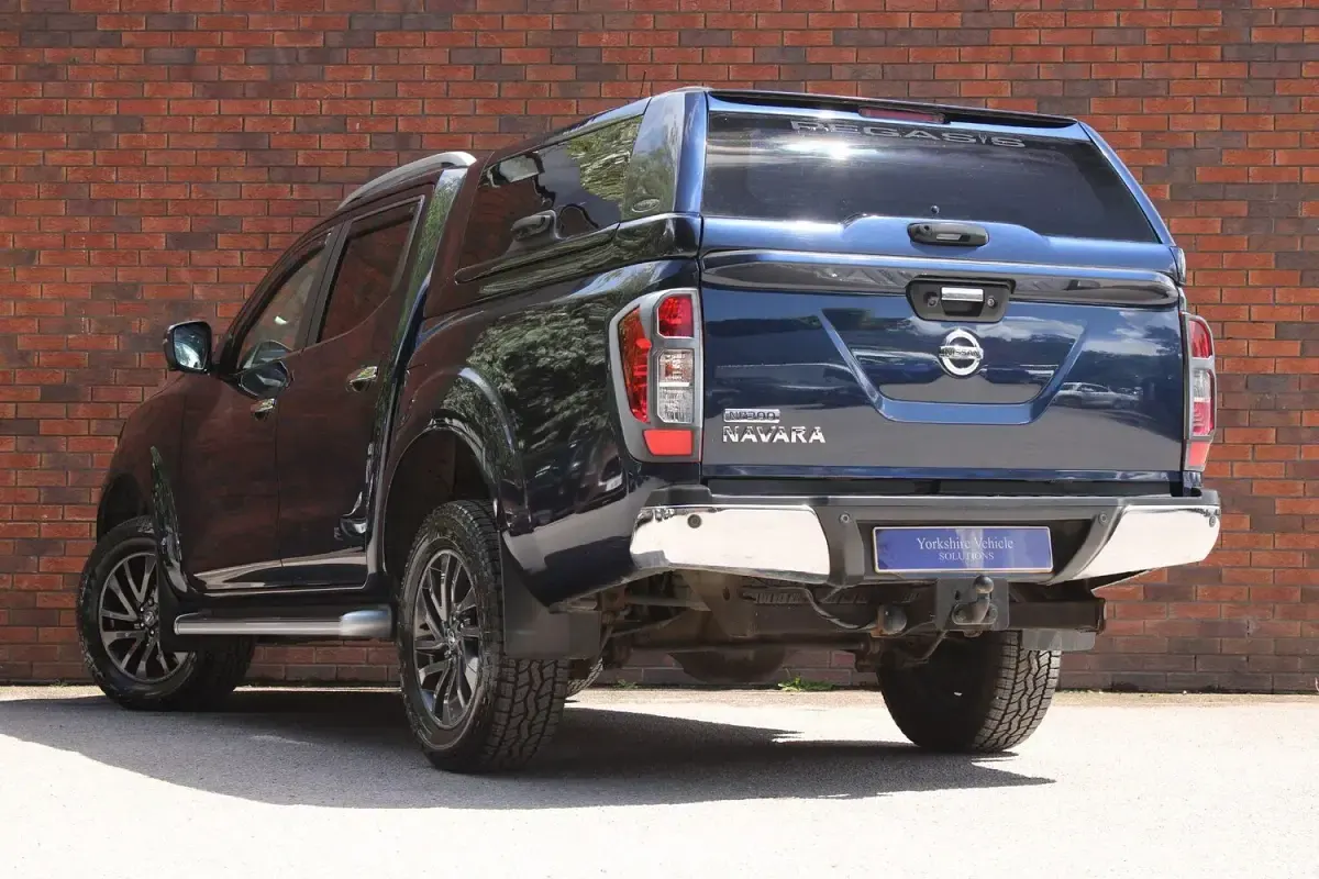 Used Nissan Navara Tekna 190 HP (139 kW) 2016 Blue Pickup