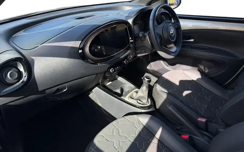 Used Toyota Aygo X 72 HP (52 kW) 2022 Beige SUV