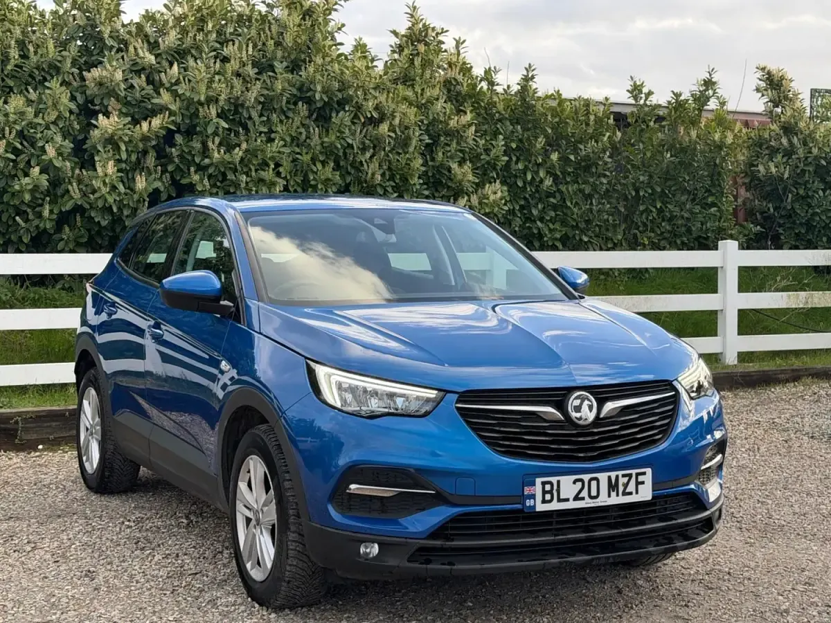 Usado Vauxhall Grandland X S 130 HP (95 kW) 2020 Azul SUV