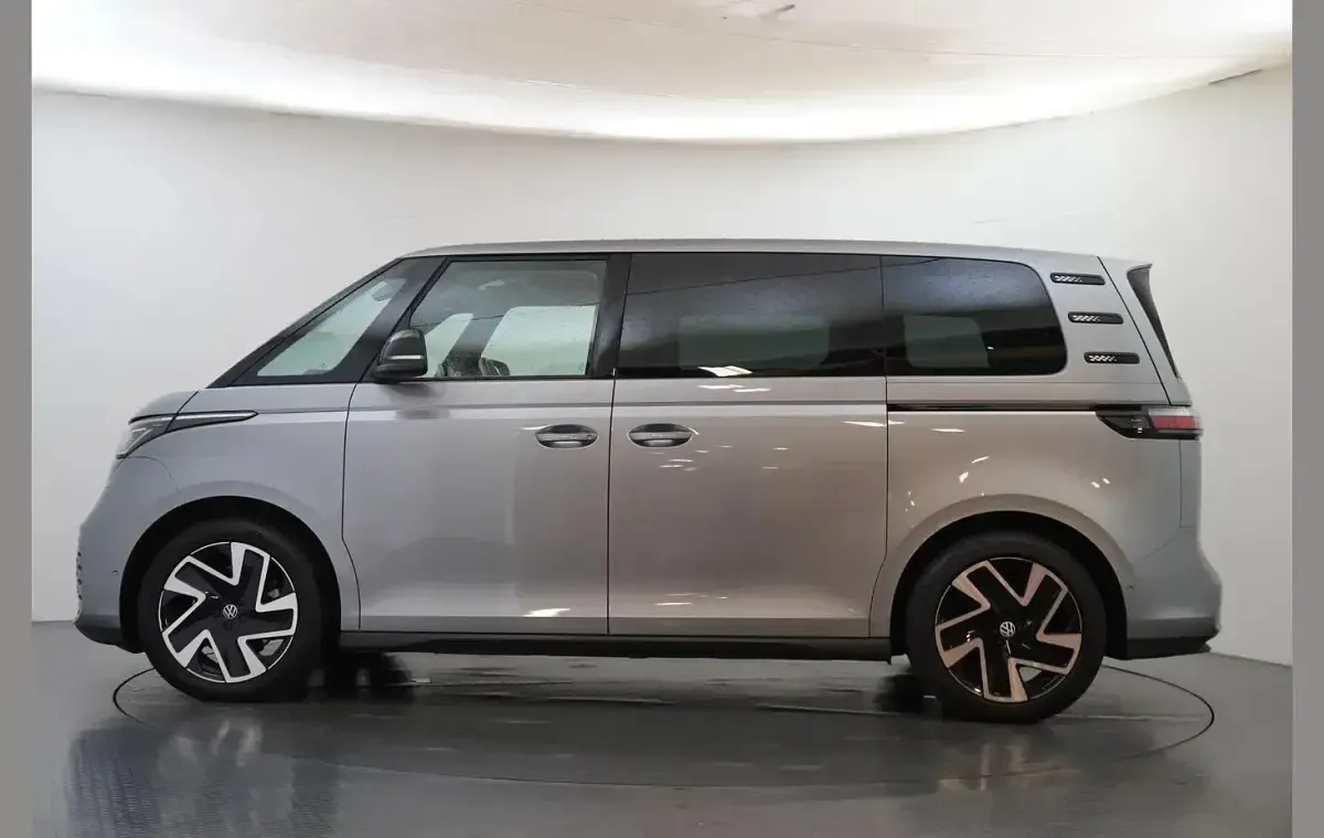 Used VW ID. Buzz Pro 147 kW (200 HP) 2023 Silver MPV