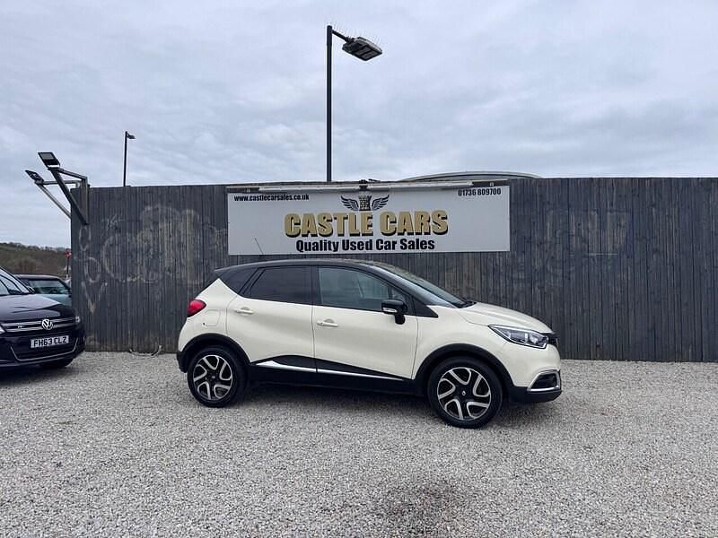 Used Renault Captur Dynamique 90 HP (66 kW) 2016 Cream/black SUV