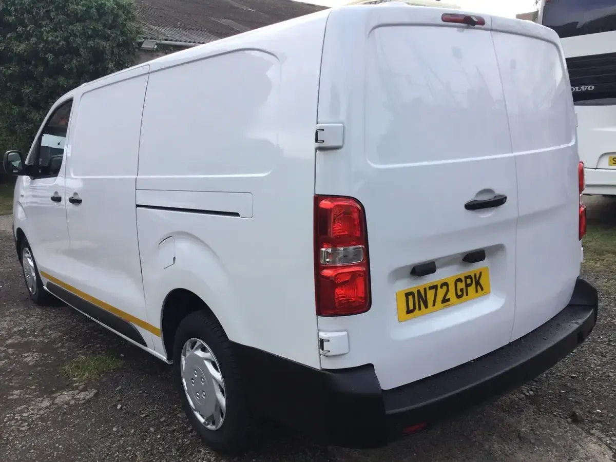 Used Vauxhall Vivaro 100 HP (73 kW) 2022 White MPV