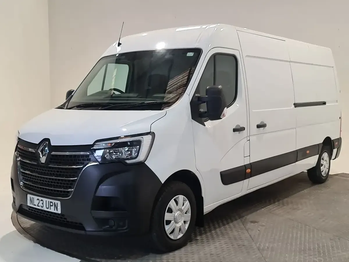 Used Renault Master Business 135 HP (99 kW) 2023 White MPV
