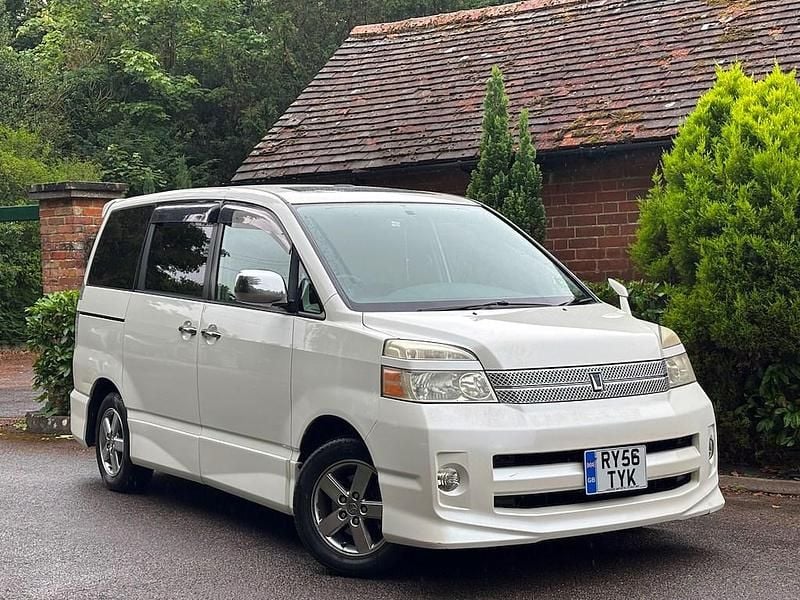White Used 2006 Toyota Voxy MPV | £2,495 (Expensive) - Image 1/3