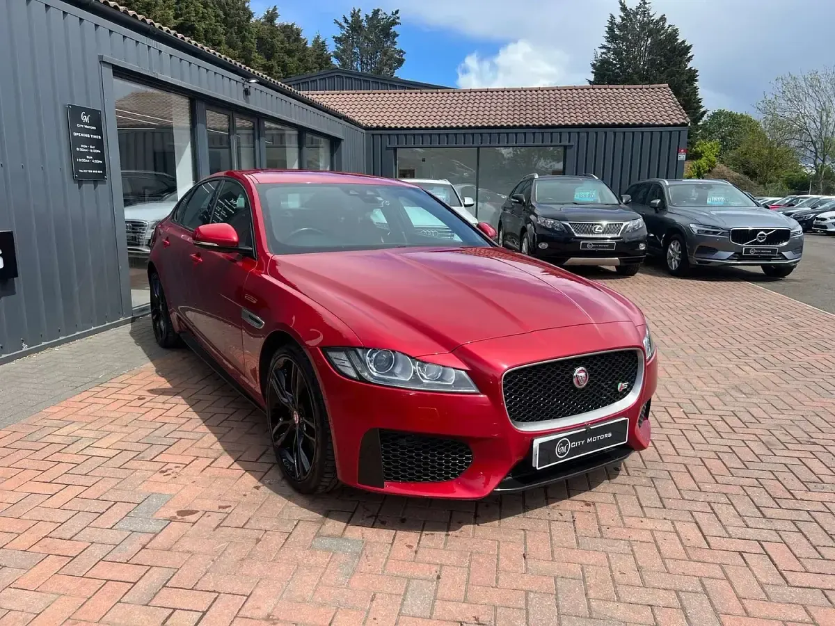 Used Jaguar XF S 300 HP (220 kW) 2016 Red Sedan