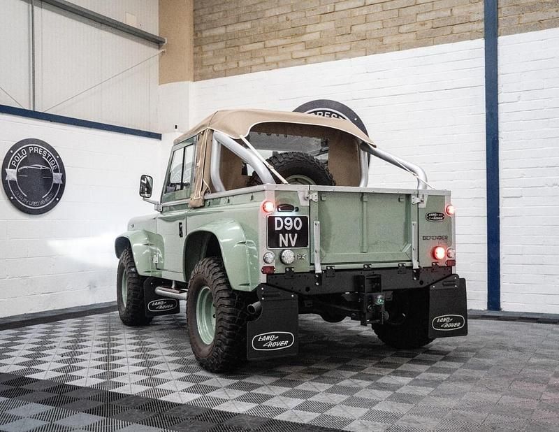 Used Land Rover Defender 120 HP (88 kW) 1987 Green Pickup