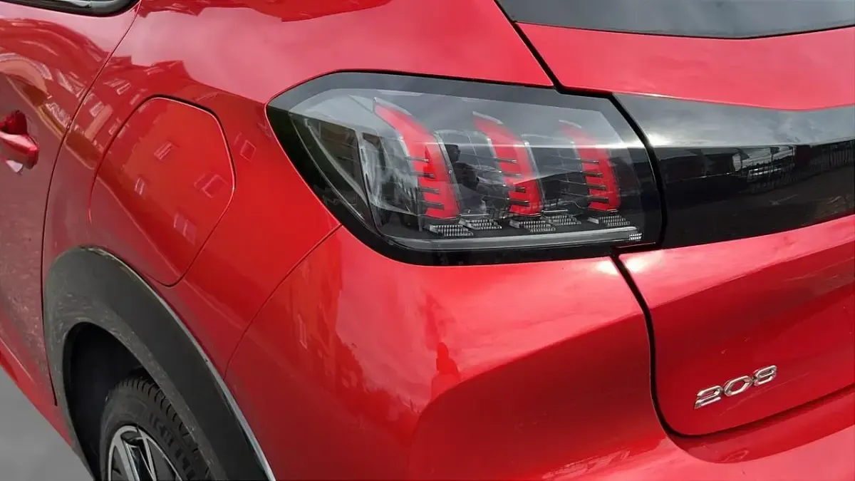 Used Peugeot 208 GT-line 99 HP (72 kW) 2020 Red Hatchback