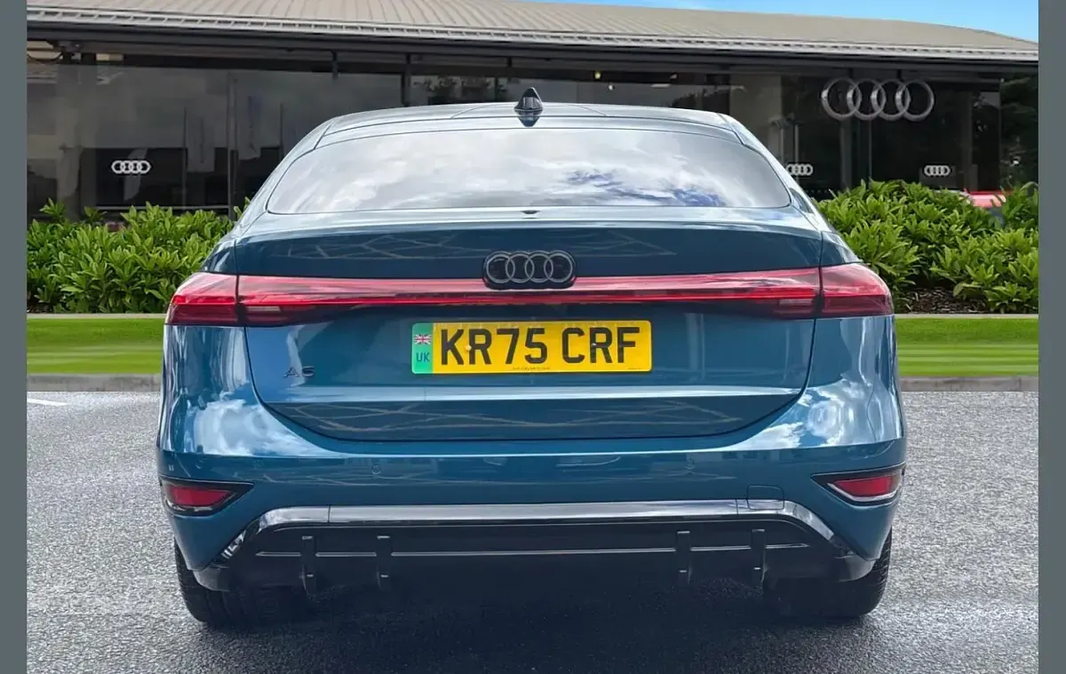 New Audi A6 e-tron Comfort 210 kW (286 HP) 2025 Blue Hatchback