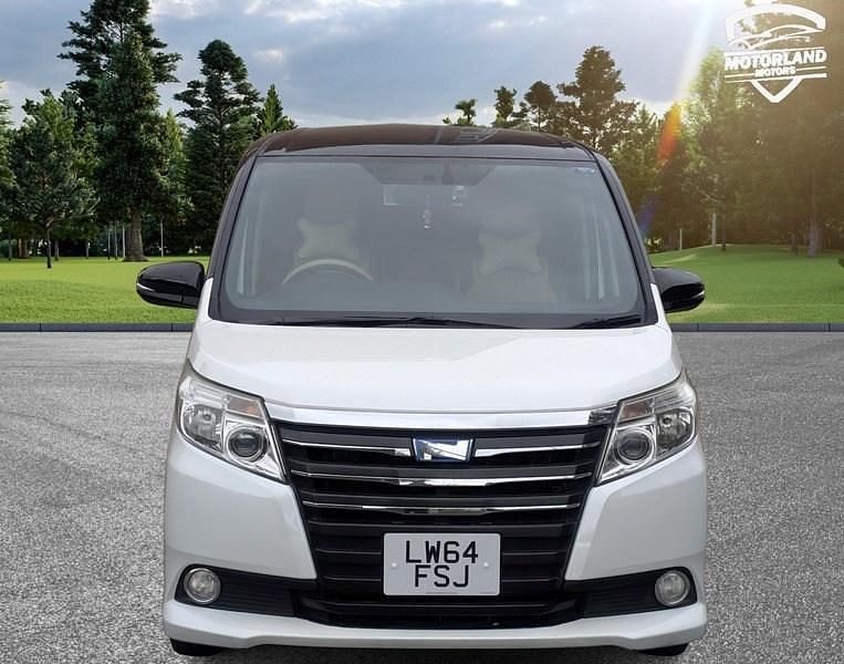 Used Toyota Noah 2014 White