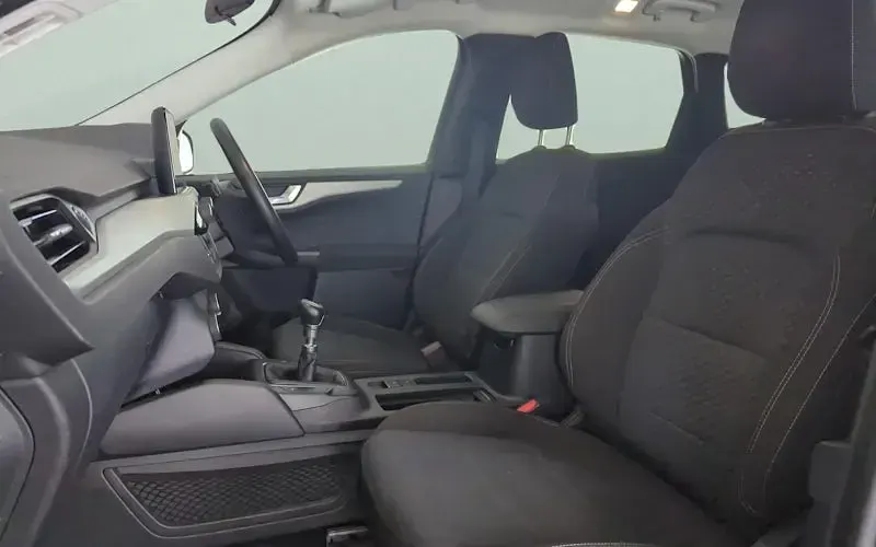 Usado Ford Kuga Zetec 120 HP (88 kW) 2021 Azul SUV