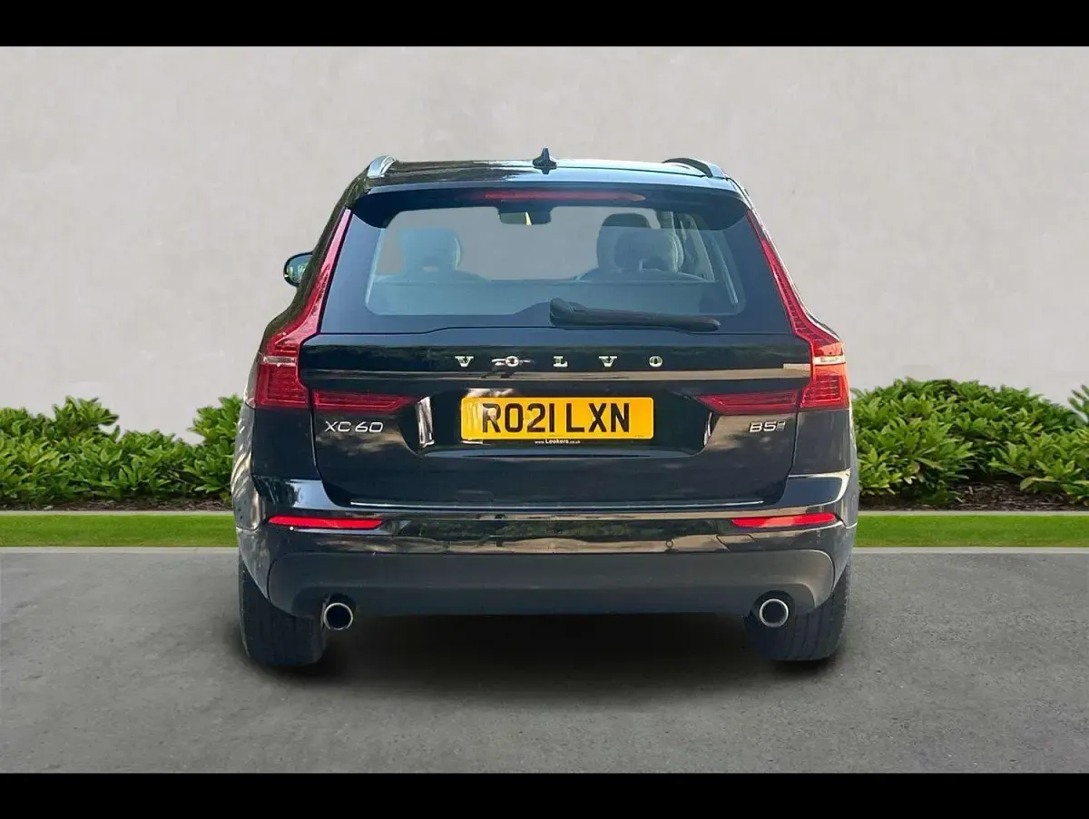 Used Volvo XC60 Momentum 250 HP (183 kW) 2021 Black SUV