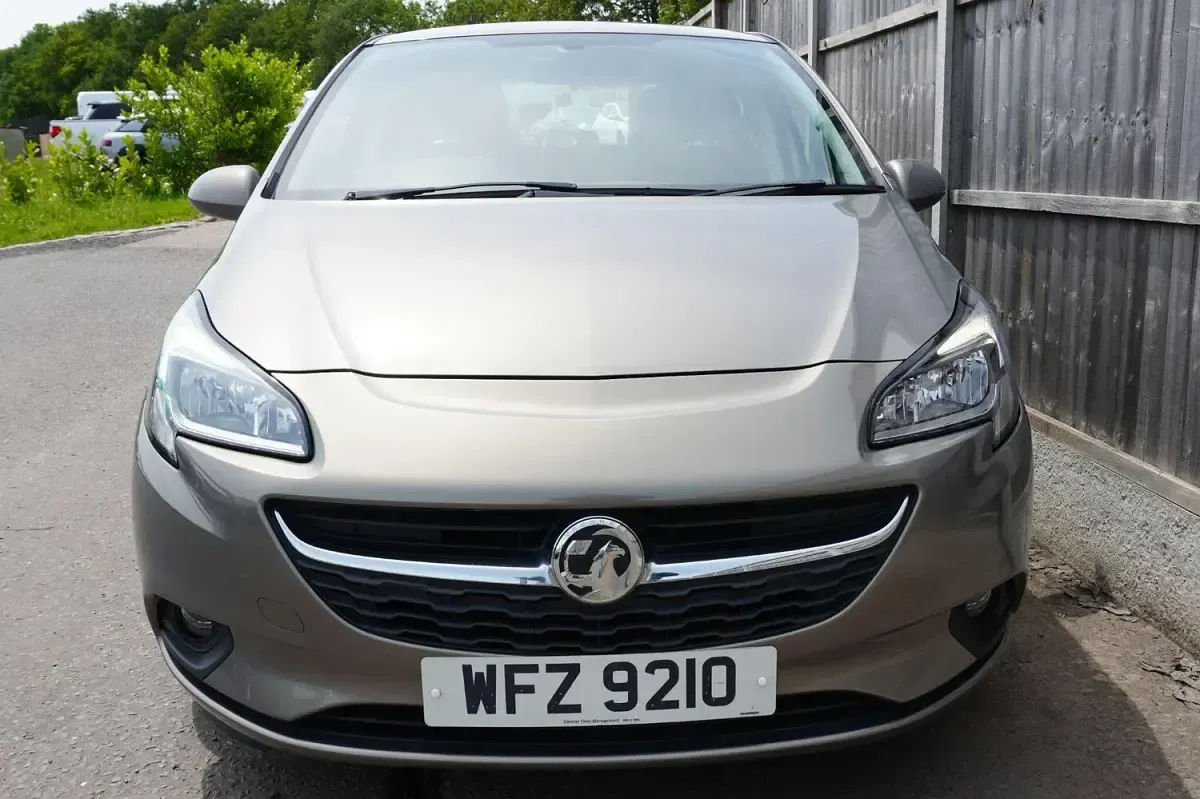 Used Vauxhall Corsa Design Edition 90 HP (66 kW) 2015 Brown Hatchback