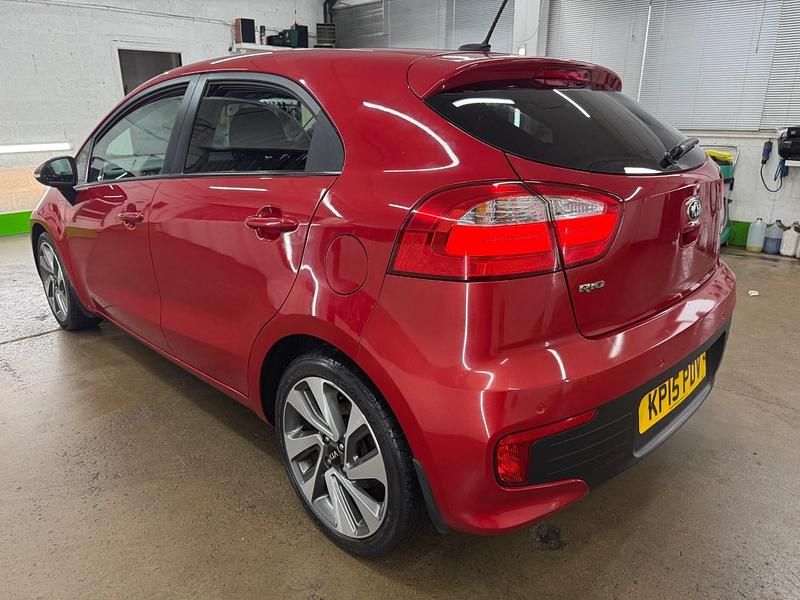 Used Kia Rio 2015 Red Hatchback