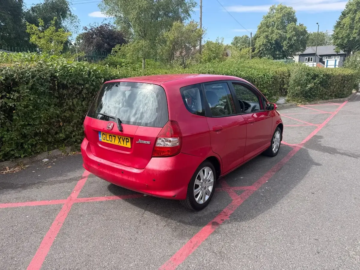 Used Honda Jazz SE 83 HP (61 kW) 2007 Red Hatchback