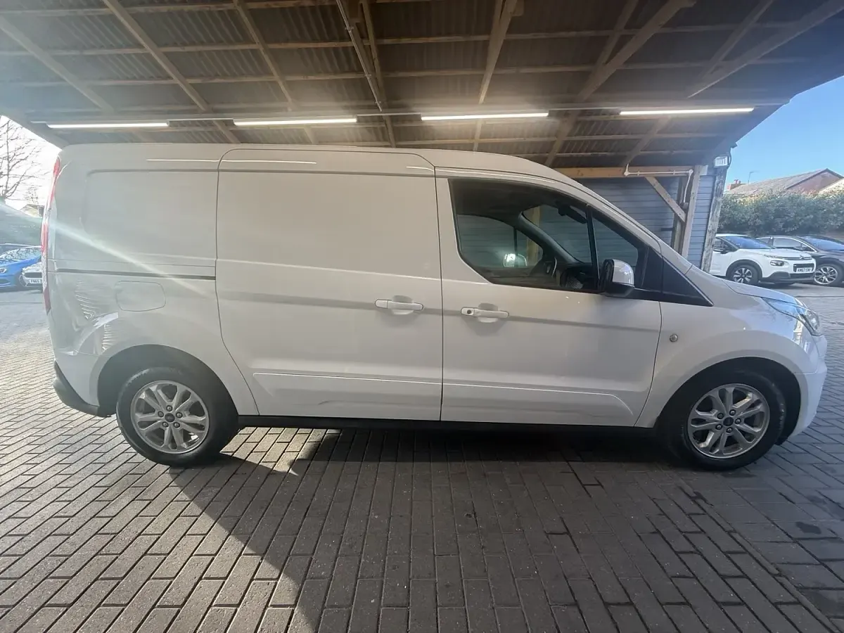 Used Ford Transit Connect Limited 120 HP (88 kW) 2021 White MPV