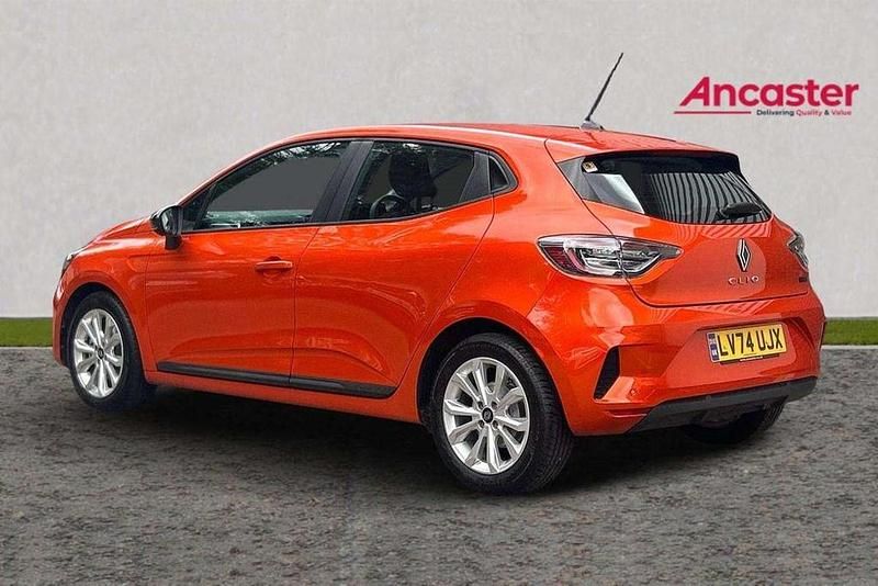 Used Renault Clio V Evolution 143 HP (105 kW) 2024 Orange Hatchback