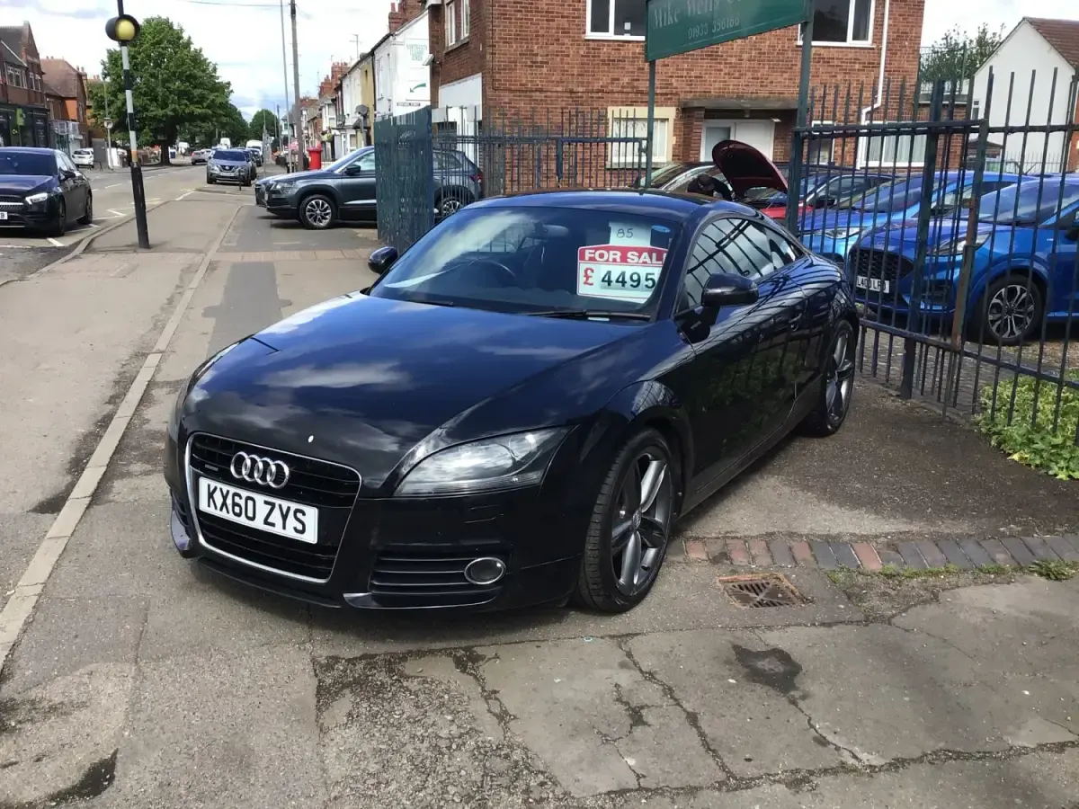 Begagnad Audi TT Sport 170 HK (125 kW) 2010 Svart Sportkupé