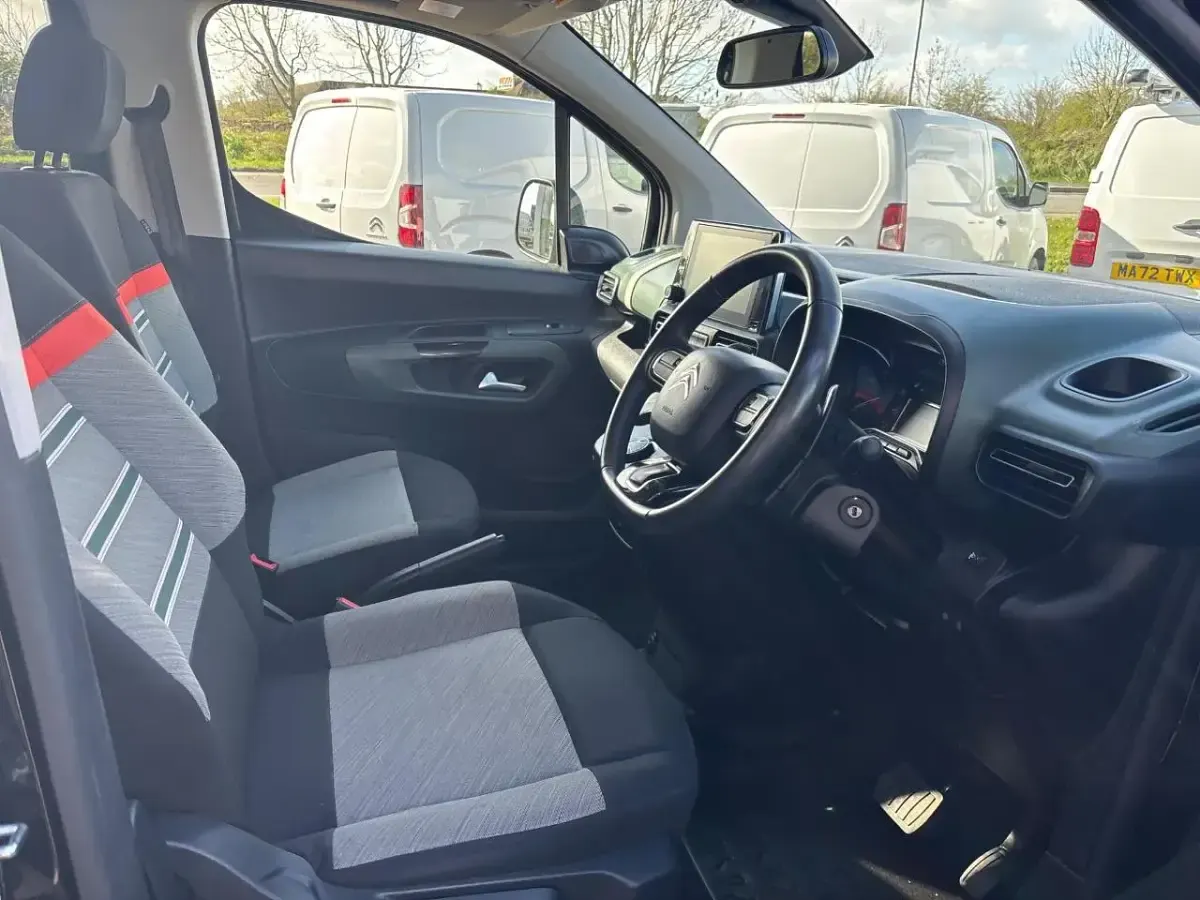 Used Citroën Berlingo XTR 131 HP (96 kW) 2023 Black MPV