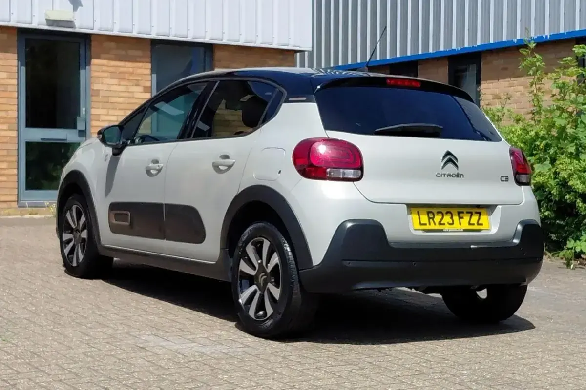 Used Citroën C3 PureTech 82 HP (60 kW) 2023 Beige Hatchback