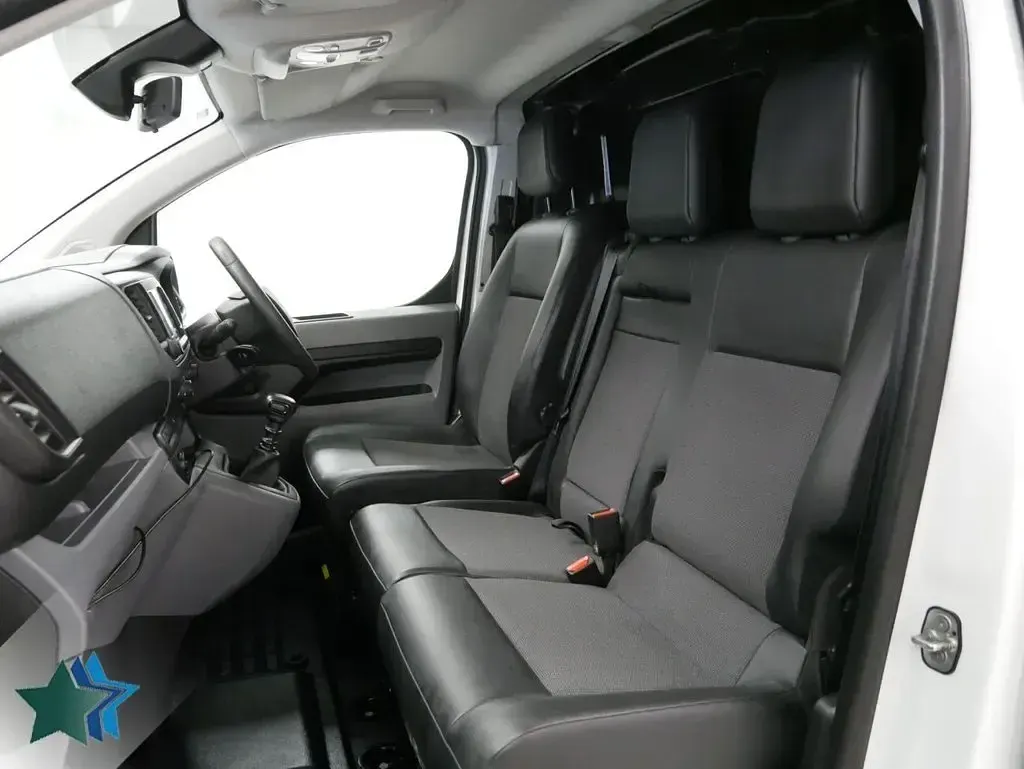Used Citroën Dispatch 100 HP (73 kW) 2020 White MPV