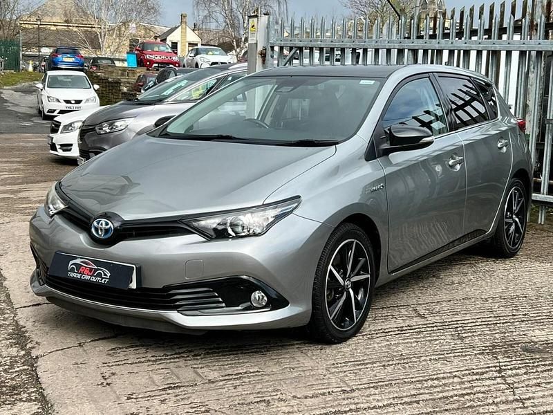 Używany Toyota Auris Hybrid 2017 Szary Hatchback