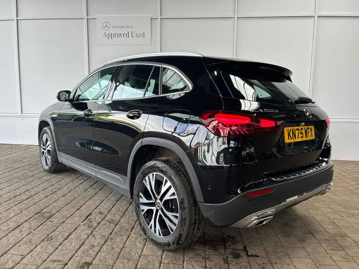 Used Mercedes GLA200 Executive 150 HP (110 kW) 2025 Black SUV