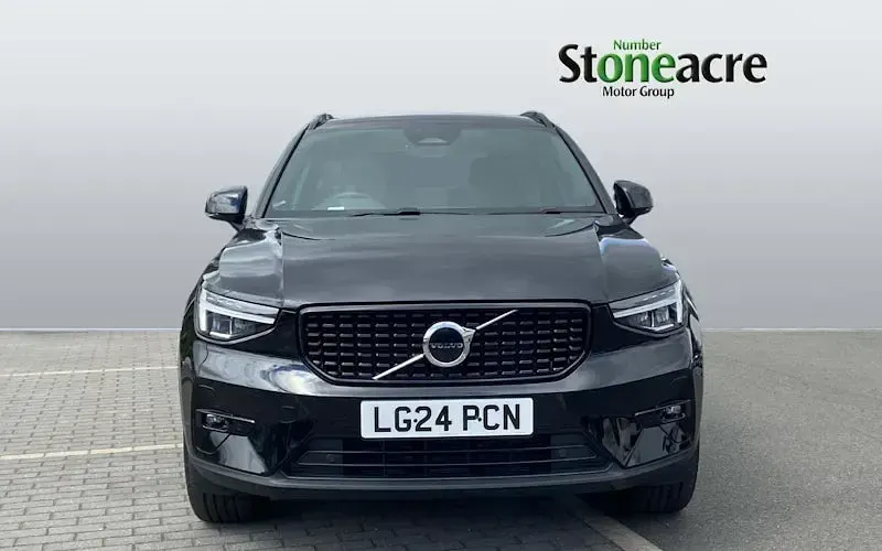 New Volvo XC40 Plus 163 HP (119 kW) 2026 Black SUV