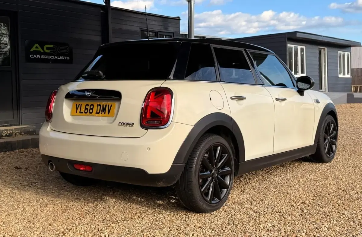 Usado Mini Cooper Classic 2019 Branco Citadino
