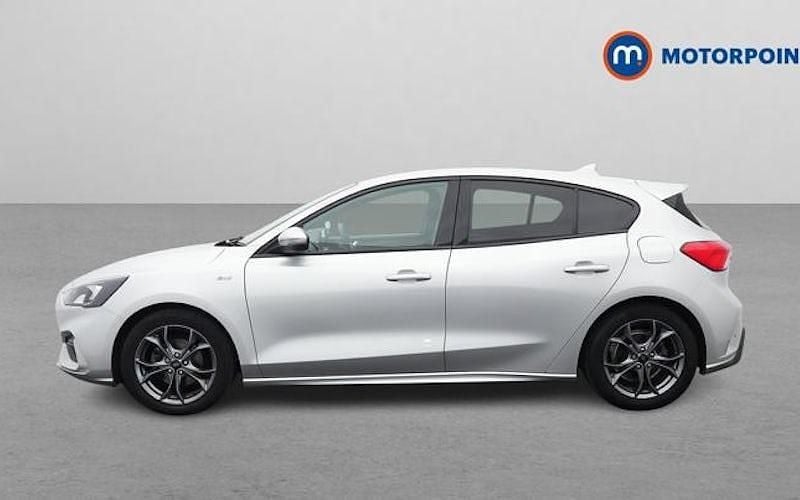 Begagnad Ford Focus ST-Line 125 HK (91 kW) 2019 Silver Halvkombi
