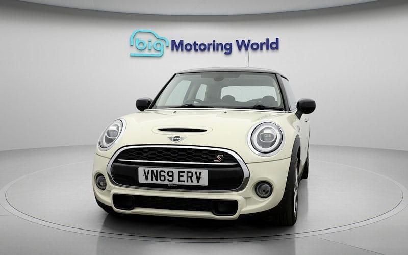 Used Mini Cooper S Classic 192 HP (141 kW) 2019 White Hatchback