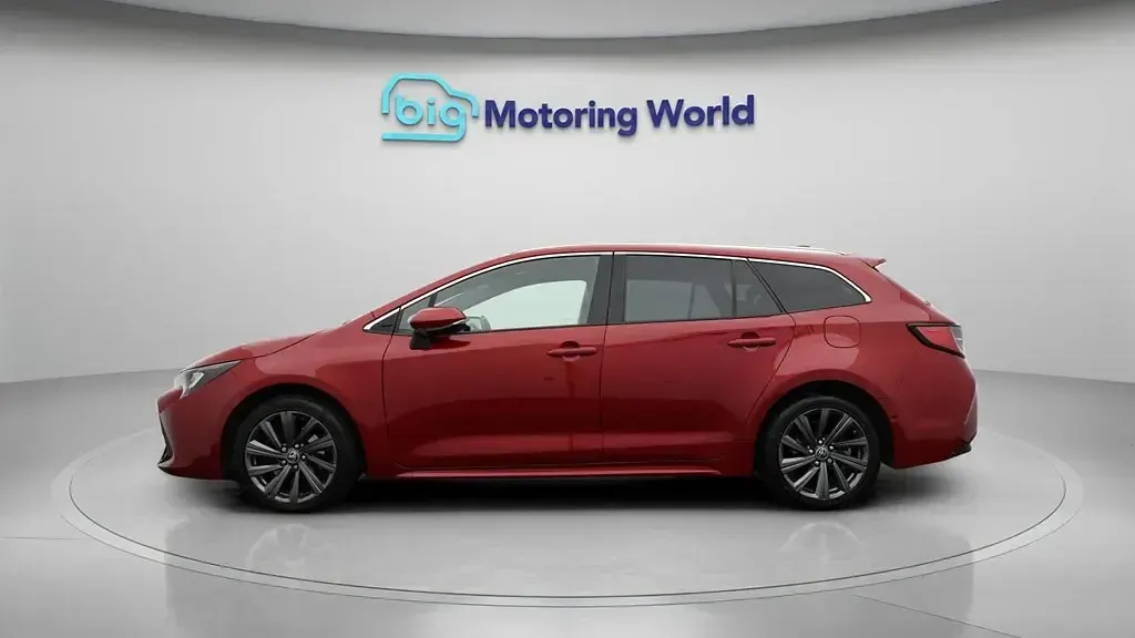 Używany Toyota Corolla Design 196 KM (144 kW) 2022 Czerwony Kombi