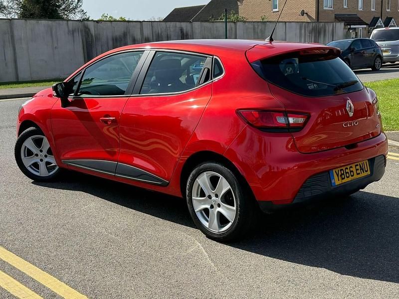 Used Renault Clio IV Play 90 HP (66 kW) 2016 Red Hatchback