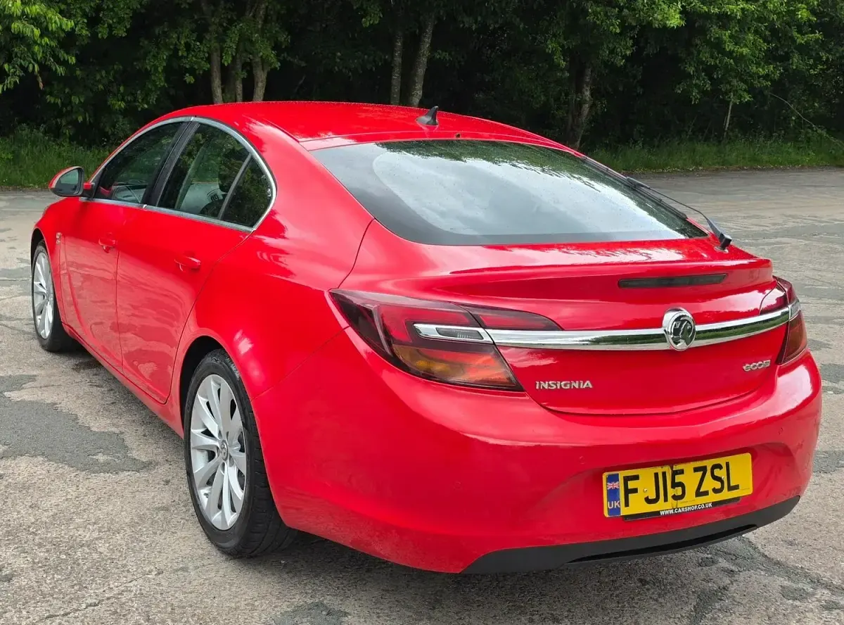 Used Vauxhall Insignia Elite 163 HP (119 kW) 2015 Red Hatchback