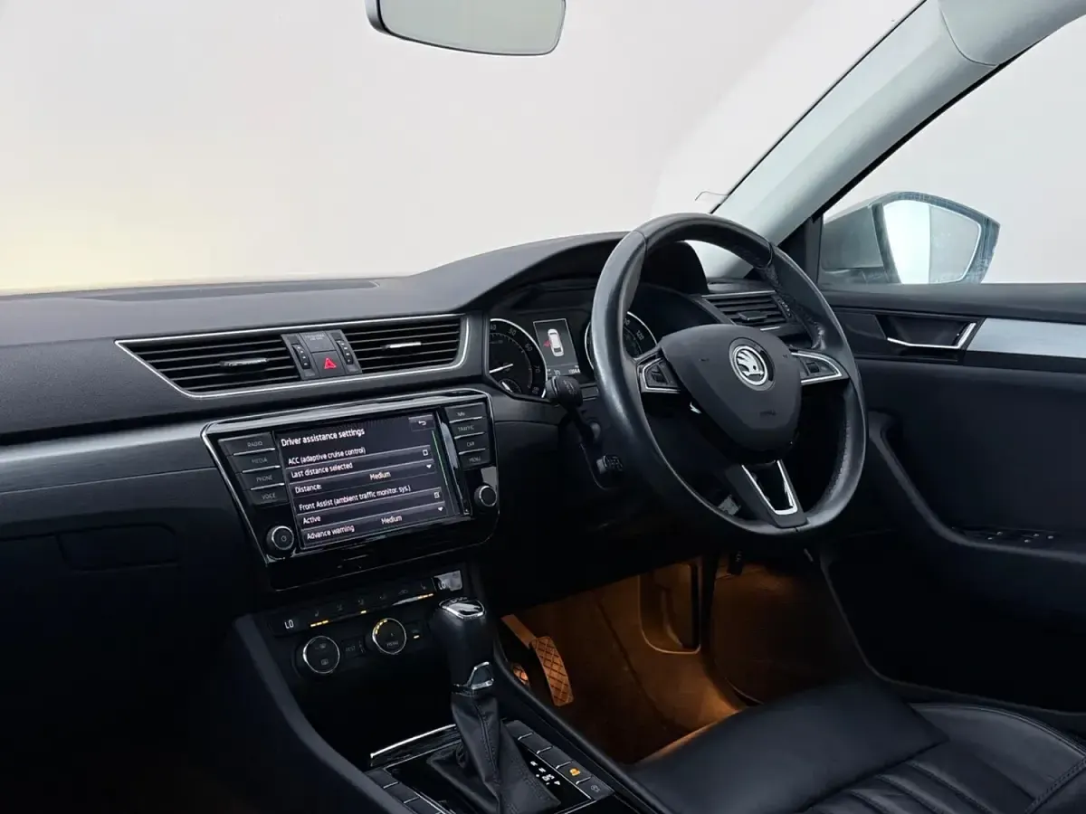Used Skoda Superb SE L Executive 150 HP (110 kW) 2016 Beige Estate