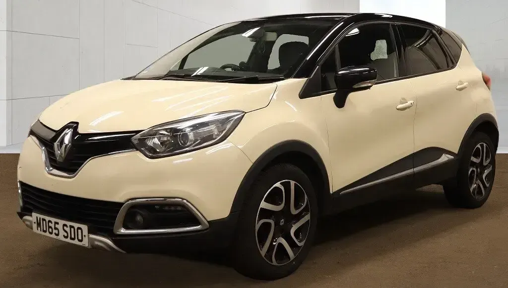 Used Renault Captur Signature 120 HP (88 kW) 2015 Cream/black SUV