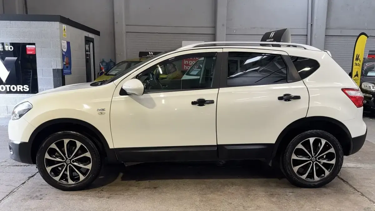 Used Nissan Qashqai N-TEC 110 HP (80 kW) 2012 White SUV