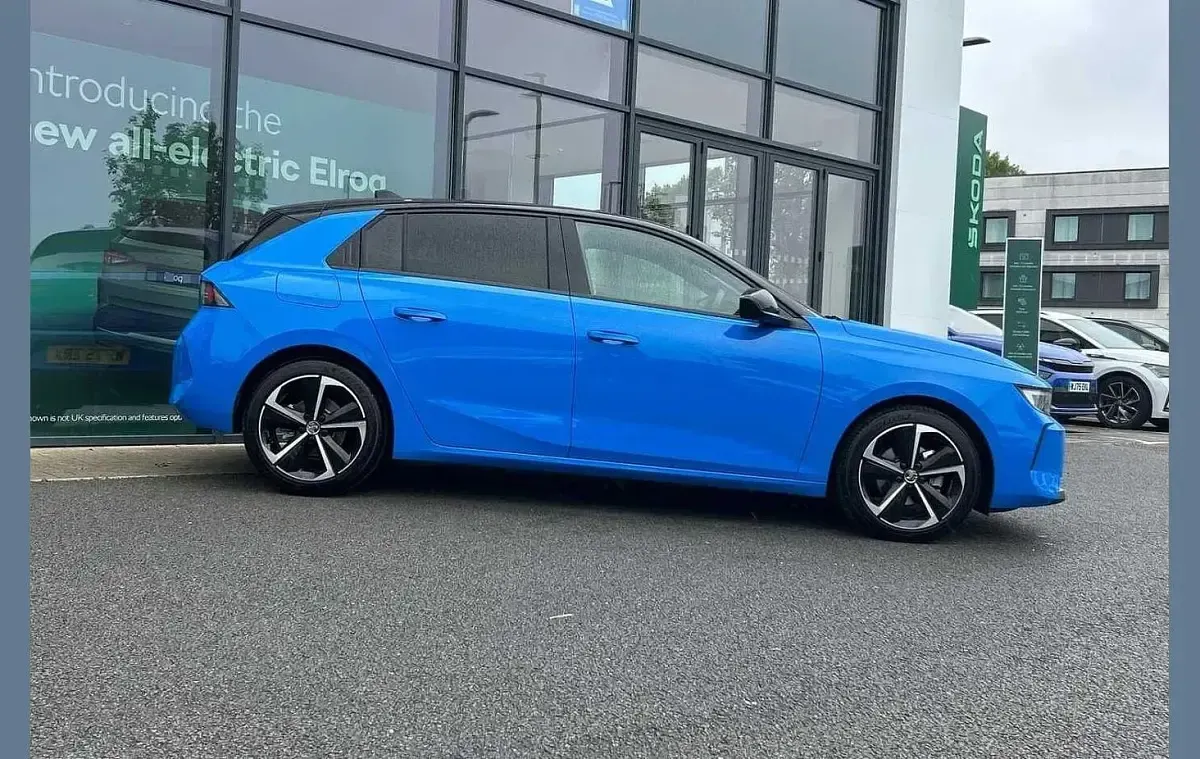Begagnad Vauxhall Astra 128 HK (94 kW) 2026 Blå Halvkombi