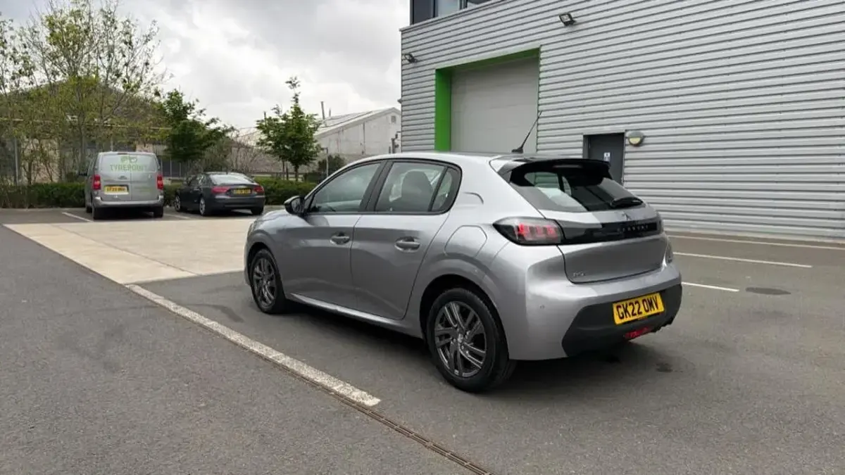 Gebraucht Peugeot 208 Active Premium 74 PS (54 kW) 2022 Kleinwagen