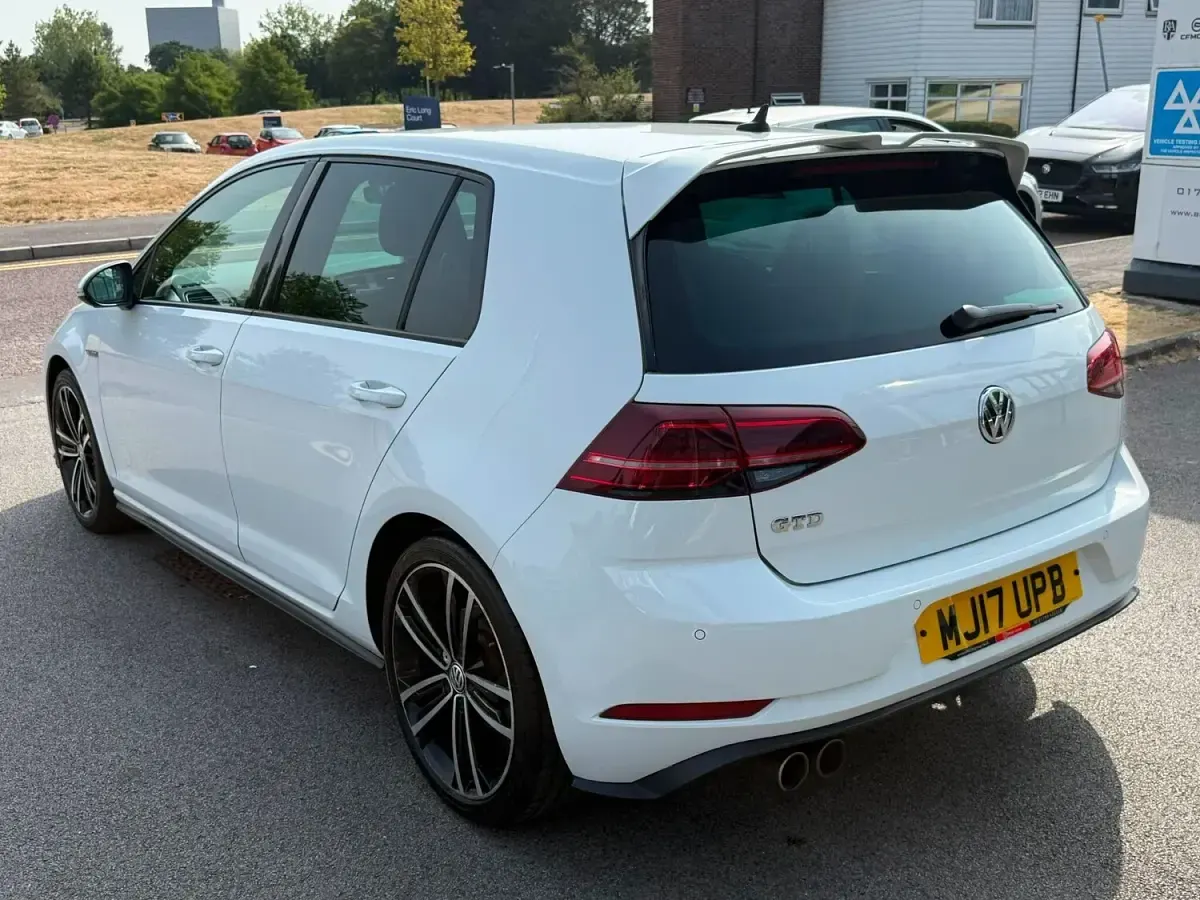 Used VW Golf VII GTD 184 HP (135 kW) 2017 White Hatchback