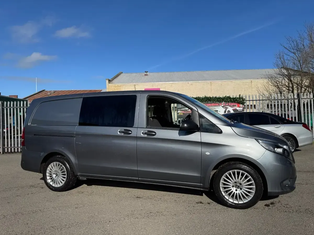 Usado Mercedes Vito Premium 2021 Cinzento Van