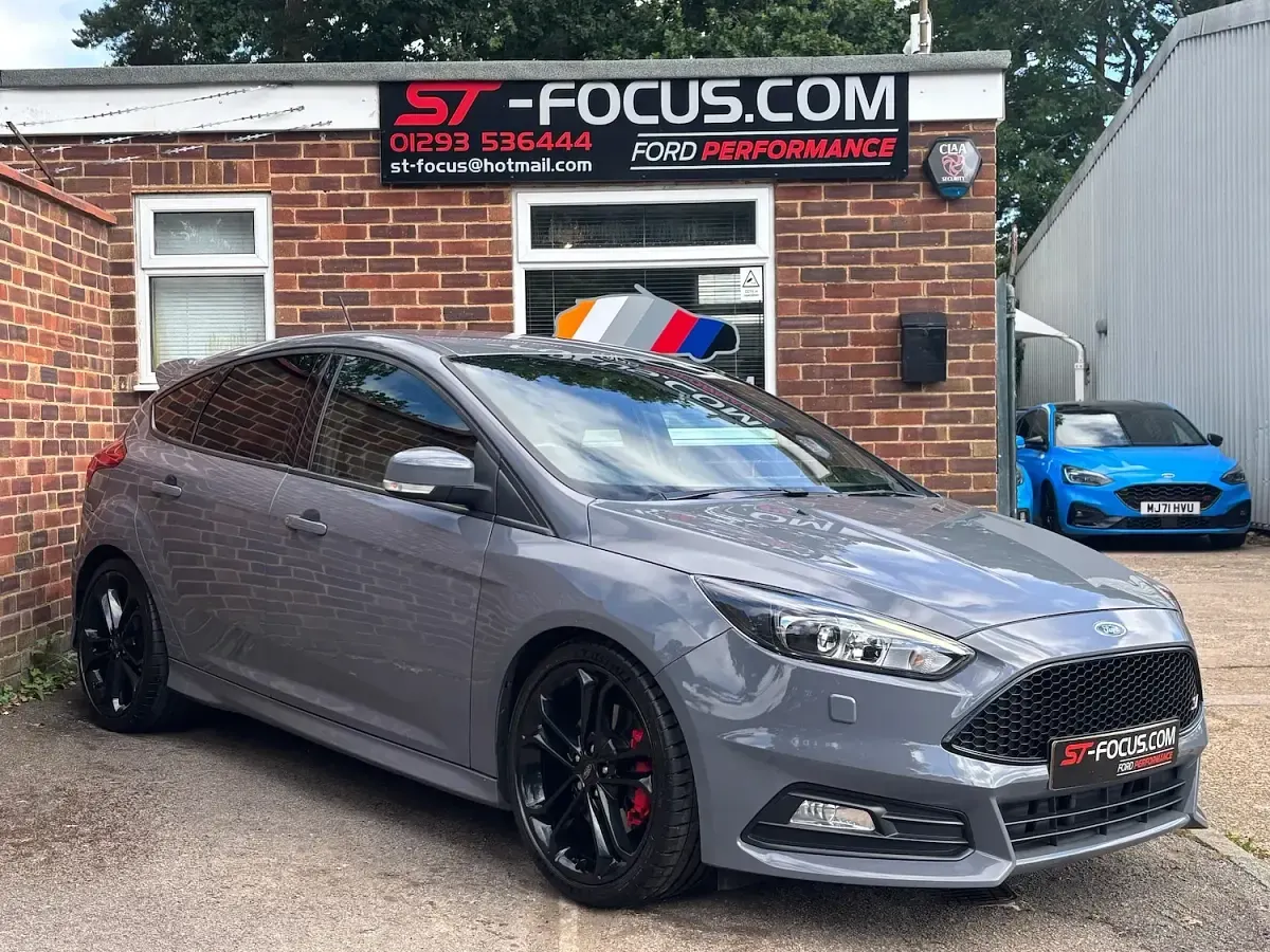 Used Ford Focus ST 250 HP (183 kW) 2017 Grey Hatchback