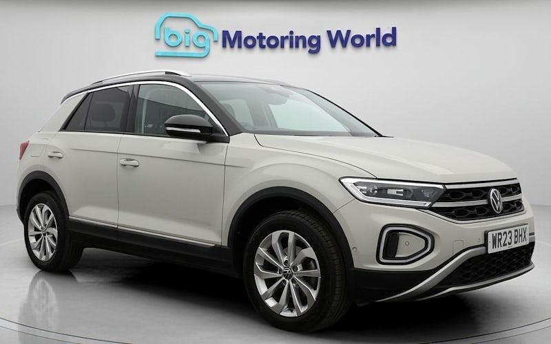 Used 2025 VW T-Roc Style SUV | £21,100 (Good price) - Image 1/4