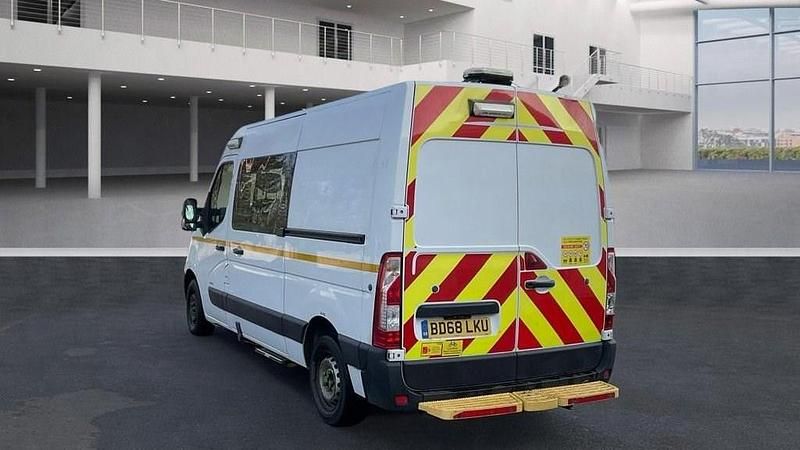 Used Vauxhall Movano 2018 White MPV