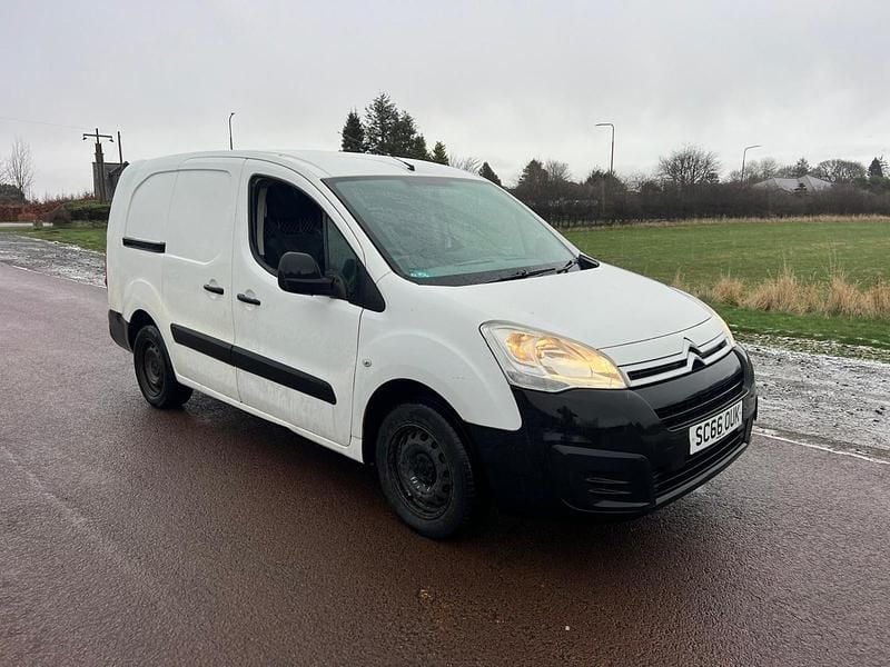Used Citroën Berlingo 100 HP (73 kW) 2017 White MPV
