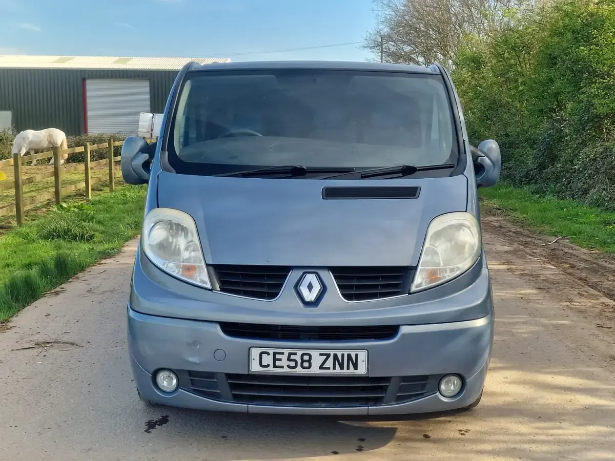 Begagnad Renault Trafic 110 HK (80 kW) 2008 Blå Minibuss