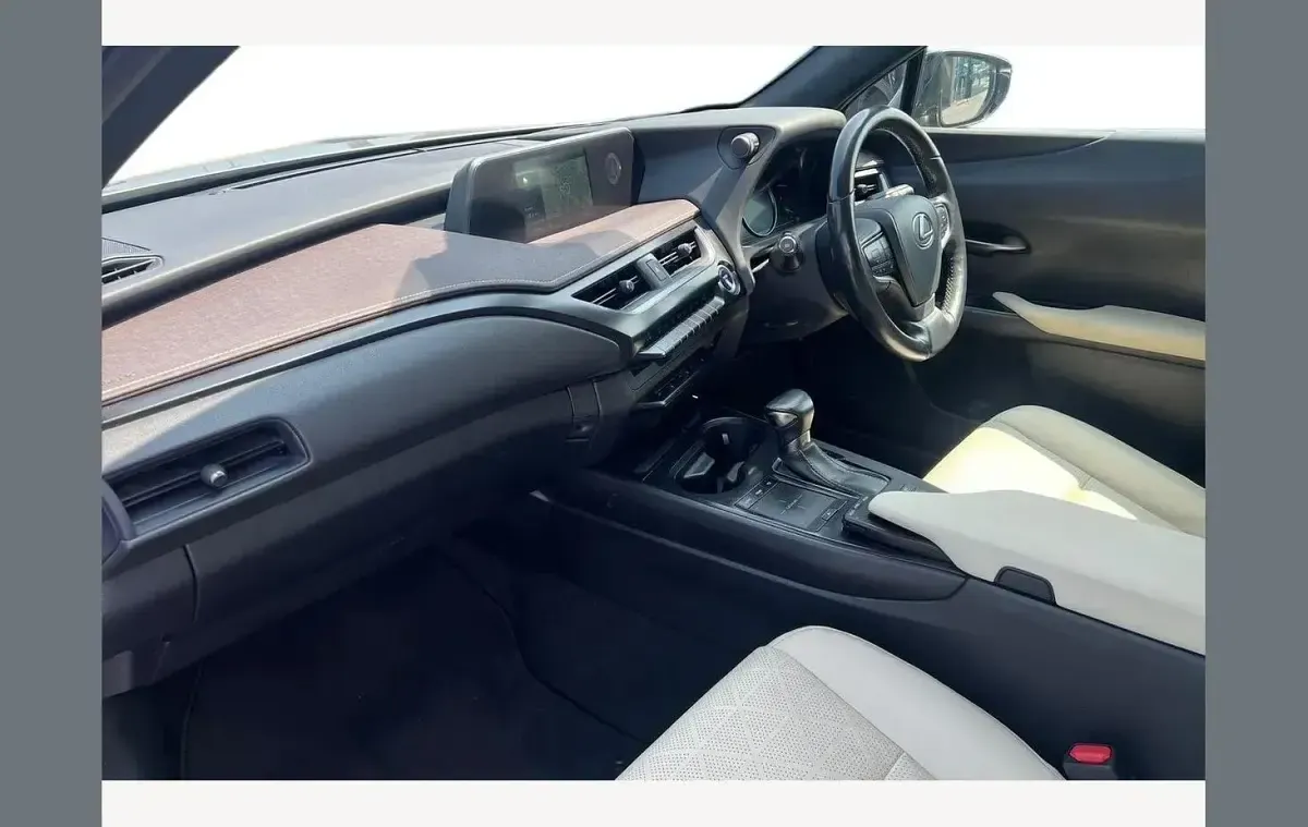 Used Lexus UX 250h 184 HP (135 kW) 2019 Silver SUV