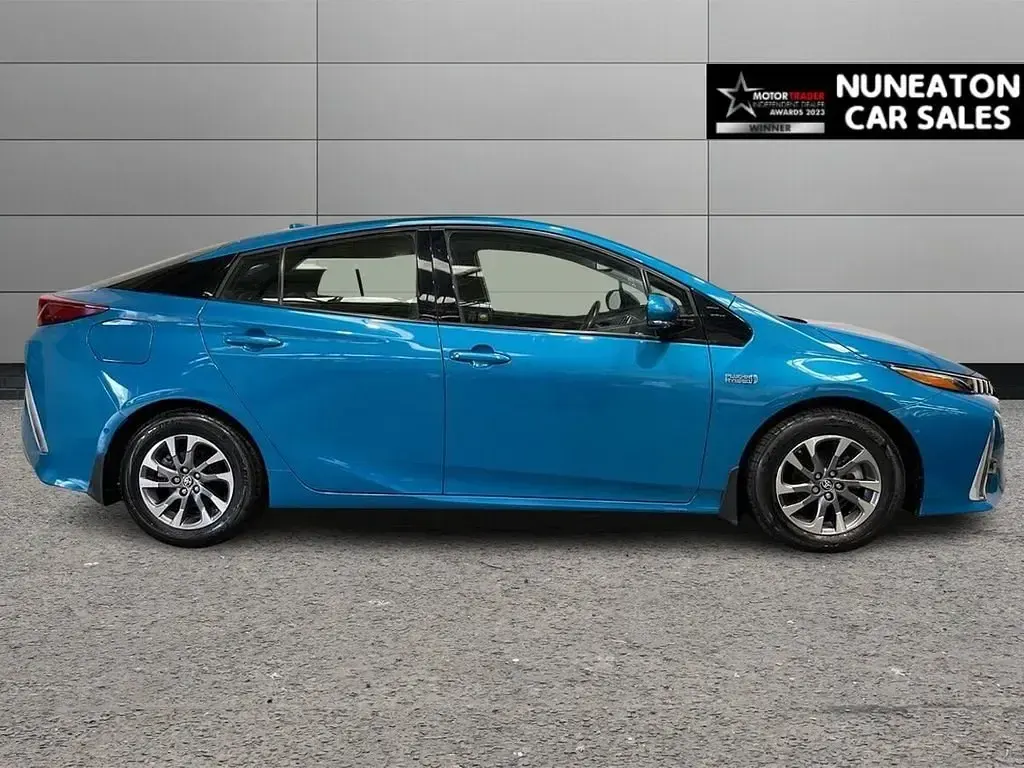 Używany Toyota Prius 122 KM (89 kW) 2018 Niebieski Hatchback